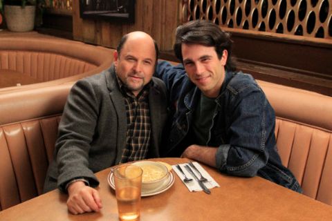 Jason Alexander poses a picture with his son.